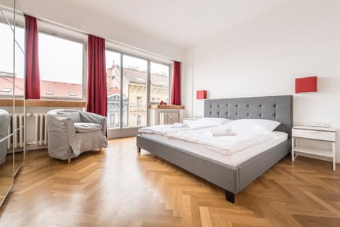 Bed, Photo of the whole room, Bedroom