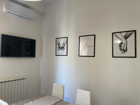 TV and multimedia, air conditioner