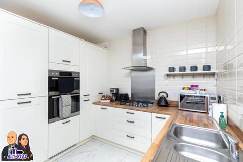 Coffee/tea facilities, Kitchen or kitchenette, dishwasher, minibar, oven, stove, toaster