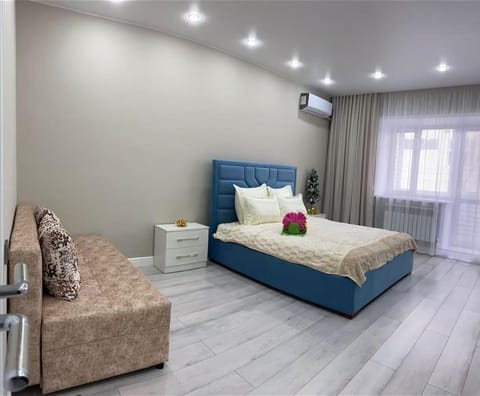 Bed, Living room, Photo of the whole room, Seating area