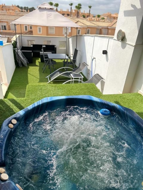 Hot Tub, sunbed