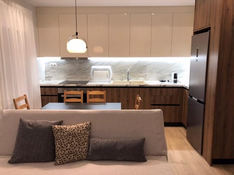 Kitchen or kitchenette, Dining area, stove