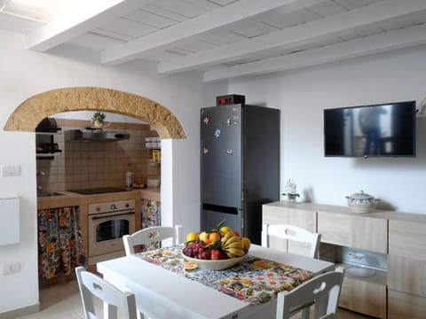 Kitchen or kitchenette, pet friendly, stove