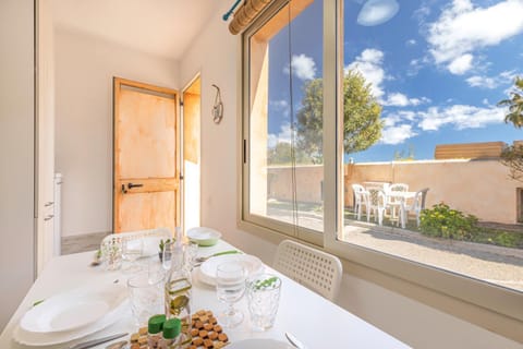 Patio, Day, Natural landscape, View (from property/room), Balcony/Terrace, Food and drinks, Dining area, Food