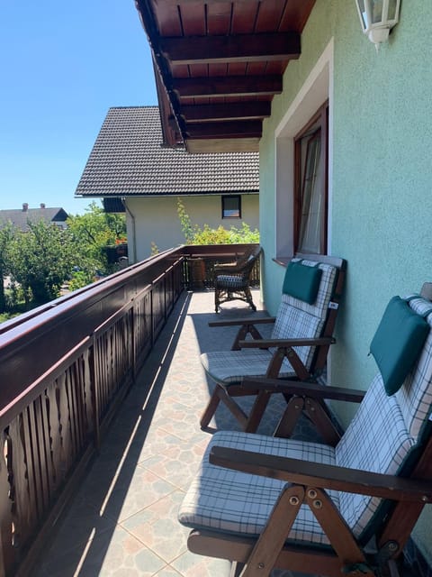 Property building, Day, Balcony/Terrace