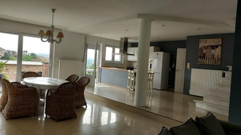 Kitchen or kitchenette, Living room, Dining area