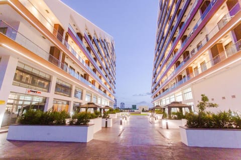 Property building, Garden, Location