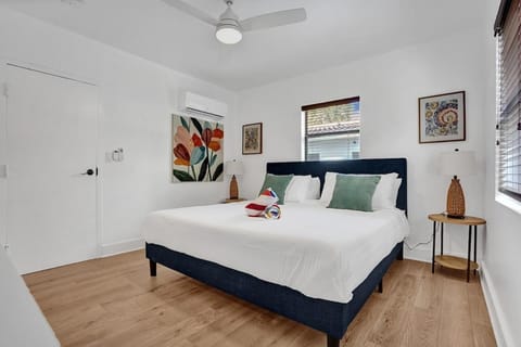 Waves On Walnut - Beach Access Apartment in Hollywood Beach