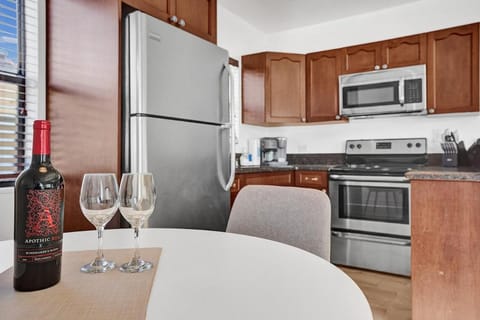 Waves On Walnut - Beach Access Apartment in Hollywood Beach