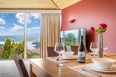 BELLA VISTA Large Family Home Views Forever House in Bellerive