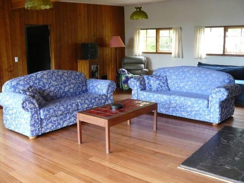 Gumleaves Bush Retreat House in Tasmania