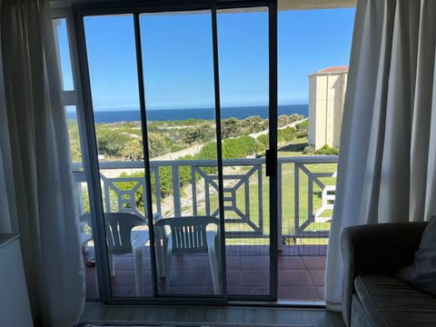 Ocean Breeze @ Hermanus Beach Club Apartment in Hermanus
