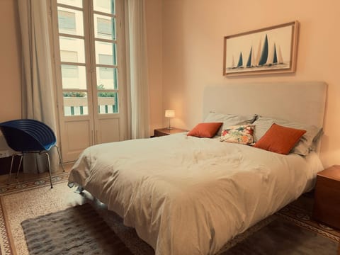 Bed, Bedroom, wardrobe, air conditioner