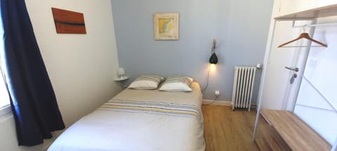 Bed, Photo of the whole room, Bedroom, internet, wardrobe