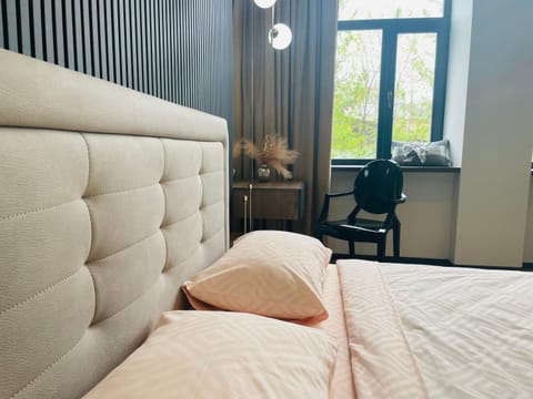 Bed, Seating area, Bedroom, hair dresser