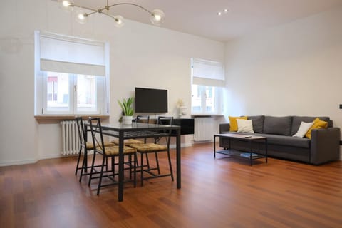 Communal lounge/ TV room, TV and multimedia, Dining area