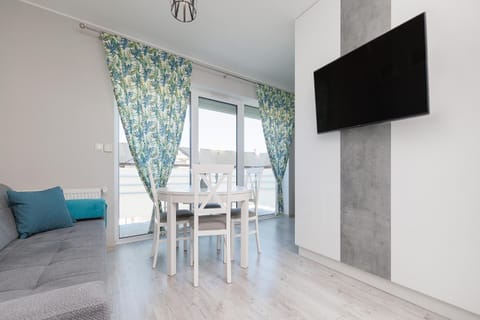 TV and multimedia, Living room, Seating area, Dining area, Evening entertainment