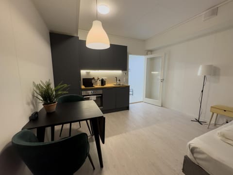Bed, Kitchen or kitchenette, Dining area