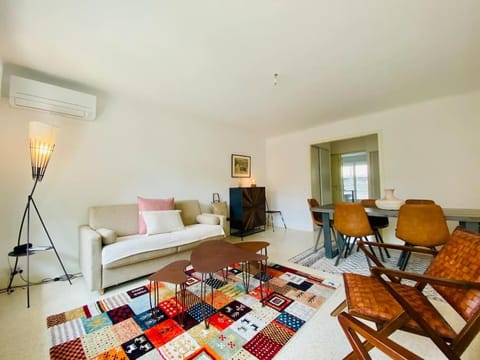 Living room, Dining area, air conditioner