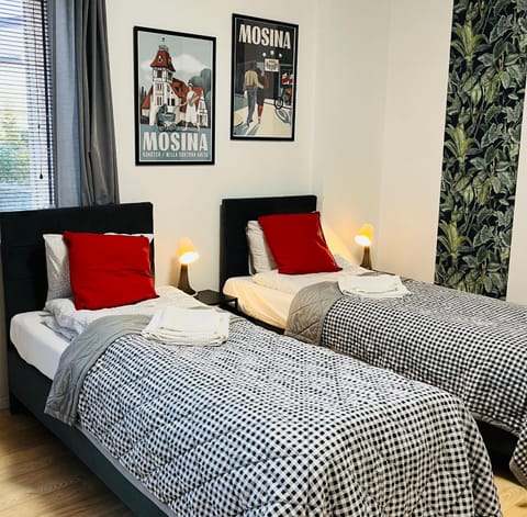 Bed, Photo of the whole room, towels