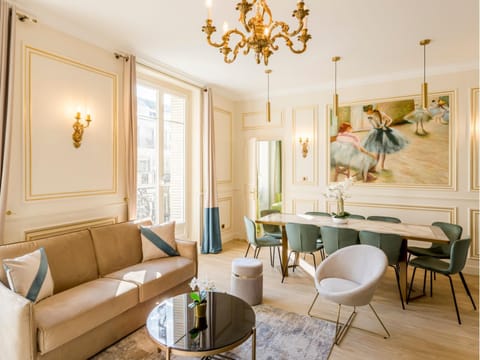 Living room, Seating area, Dining area