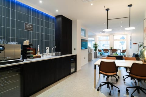 Property building, Coffee/tea facilities, Seating area