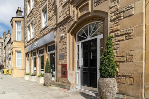 Property building, Facade/entrance, Day, Neighbourhood, Street view