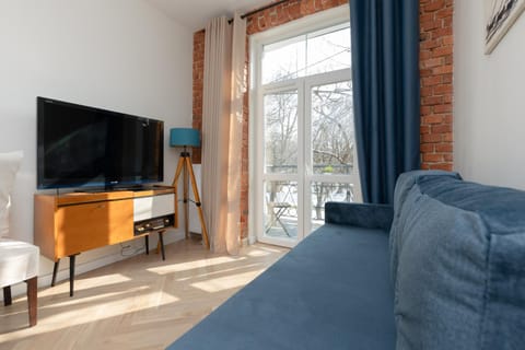 Communal lounge/ TV room, TV and multimedia, Living room, Seating area, Evening entertainment