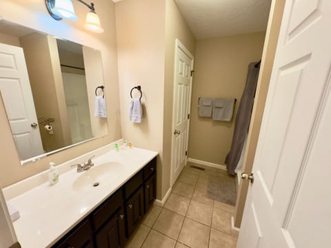 Peaceful Townhouse Near Lake House in Guntersville Lake