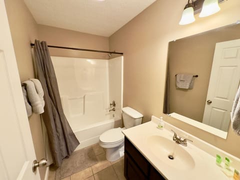 Peaceful Townhouse Near Lake House in Guntersville Lake