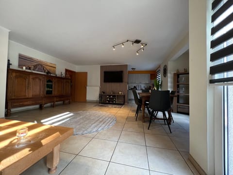 Communal lounge/ TV room, TV and multimedia, Dining area, minibar, pet friendly