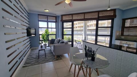TV and multimedia, Living room, Seating area, Dining area, fireplace, kitchen