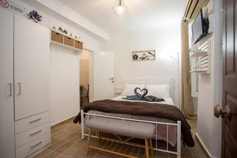 Bed, TV and multimedia, Photo of the whole room, Bedroom, wardrobe