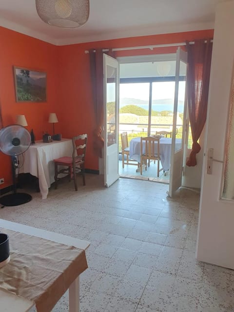 Modern cocoon with garden and beautiful sea view Apartment in Cavalaire-sur-Mer