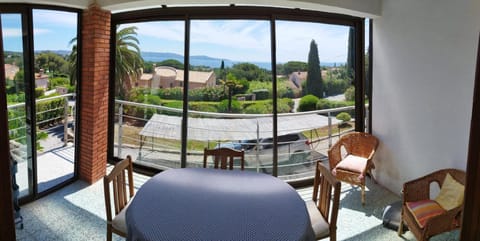 Modern cocoon with garden and beautiful sea view Apartment in Cavalaire-sur-Mer