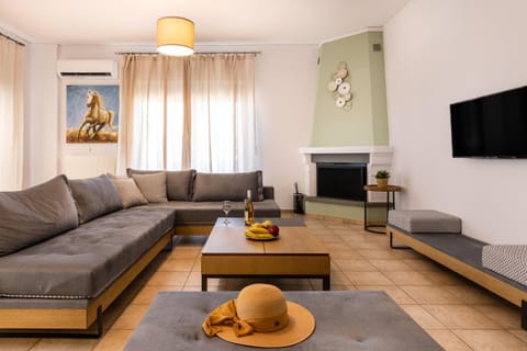 TV and multimedia, Living room, Seating area