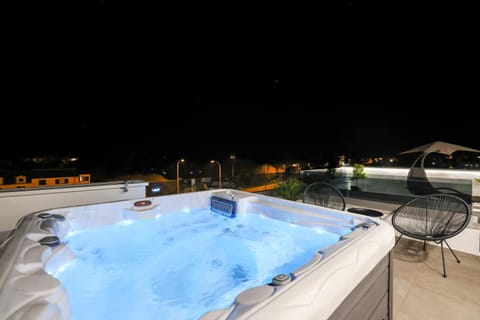 Hot Tub, Spa and wellness centre/facilities