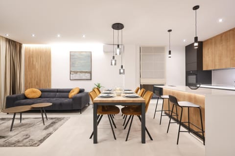 Kitchen or kitchenette, Living room, Seating area, Dining area