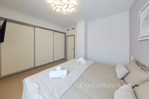 Bed, Photo of the whole room, Bedroom, towels, wardrobe