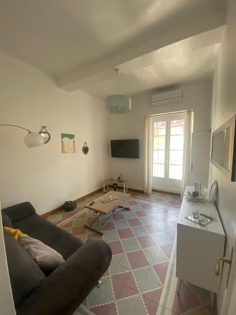 appartement climatisé,IDEALEMENT SITUE 100m du vieux port. Apartment in Bastia