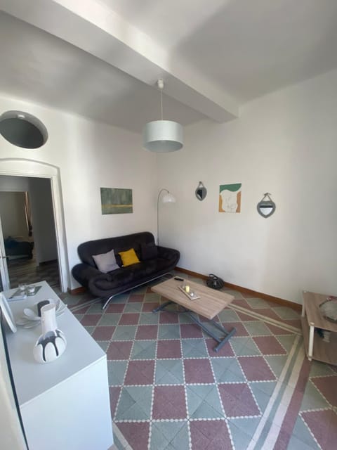 appartement climatisé,IDEALEMENT SITUE 100m du vieux port. Apartment in Bastia