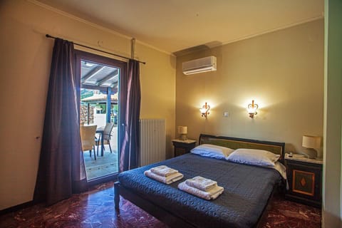 Bedroom, air conditioner