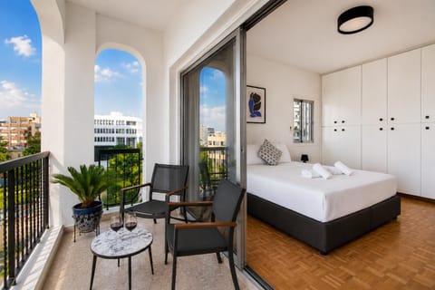 Property building, Balcony/Terrace, Bedroom