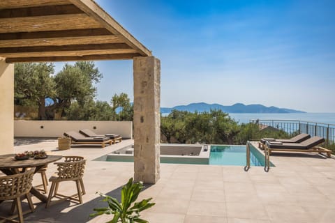 View (from property/room), Balcony/Terrace, Sea view, Swimming pool, sunbed