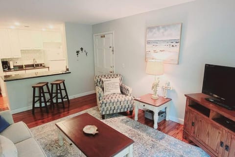 E10 comfortable and neat 2 bedroom 2 bath House in Mallory Park