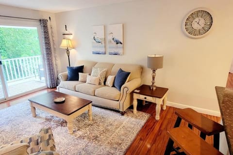 E10 comfortable and neat 2 bedroom 2 bath House in Mallory Park