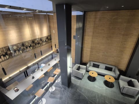 Lounge or bar, Seating area