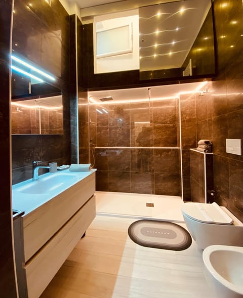 Shower, Bathroom, towels