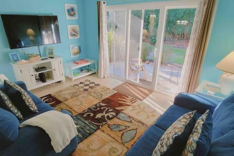 T11 Downstairs King Bed Ocean Walk Resort close to tennis courts and back pool House in Mallory Park