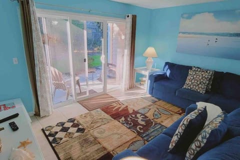 T11 Downstairs King Bed Ocean Walk Resort close to tennis courts and back pool House in Mallory Park